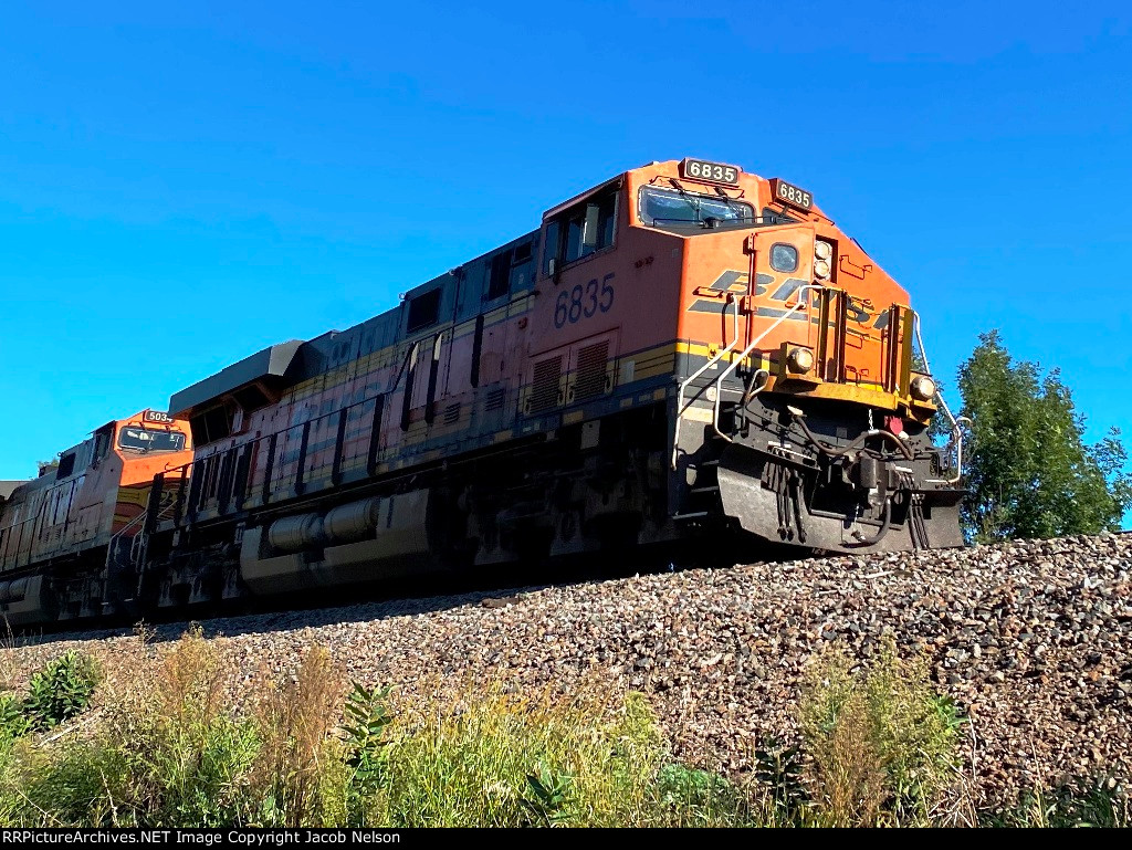 BNSF 6835